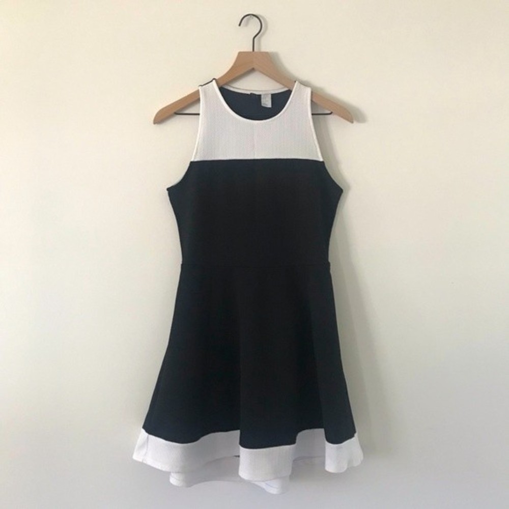 H&M Divided Sleeveless Black and White Color Block Back Cutout Dress - Size 12